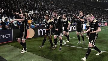 Los jugadores del Ajax celebran la clasificaci&oacute;n ante la Juventus de Tur&iacute;n.