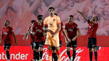 Muriqi celebra su gol ante un Savic superado, el Atleti sumido en su agujero.