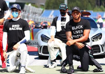 Lewis Hamilton y el resto de los pilotos de la parrilla hicieron un homenaje al movimiento antirracista "Black Lives Matter".