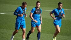 Aday Ben&iacute;tez, entre Stuani y Borja Garc&iacute;a en el entrenamiento del Girona