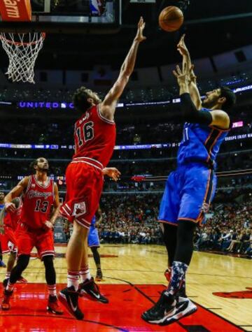 Pau Gasol y Enes Kanter.