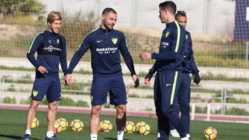 Lacen, entrenándose en el Ciudad de Málaga.