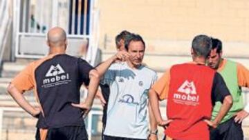 <b>HARÁ CAMBIOS. </b>Oliva tiene programados distintas variaciones en el equipo titular ante el Nàstic.