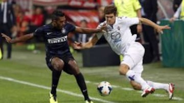 Marcos Alonso, a la derecha, en un partido ante el Inter.