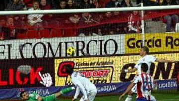 <b>OCASIÓN DE ORO. </b>Barral vio el balón dentro. Pero faltaba Casillas por intervenir... Y le aguó la tarde.