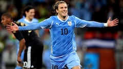 Forlán: Man United and Atlético forward hangs up his boots