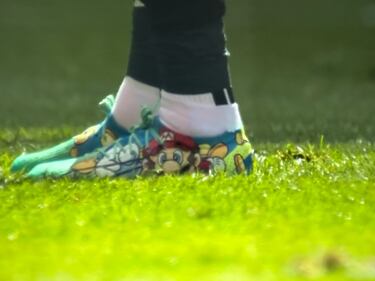El delantero de Albania se declara fan de Super Mario con las botas más frikis de la Eurocopa 2024