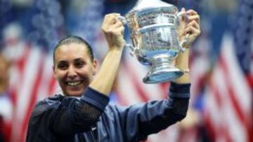 Pennetta, con el trofeo.