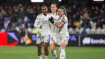 CASTELLÓN DE LA PLANA, 20/01/2026.- La delantera colombiana del Real Madrid Linda Caicedo (i) celebra el tercer gol de su equipo en el partido de la Supercopa de España de fútbol entre el Real Madrid y el Atlético de Madrid, este martes en el estadio de Castalia de Castellón de la Plana. EFE/ Ana Escobar