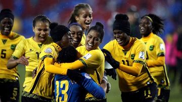 Jamaica tuvo que superar la fase previa de la zona caribeña para acceder al Campeonato Femenino de la CONCACAF, y lo hizo sin conocer la derrota. A continuación siguió desplegando un gran fútbol en el propio torneo y terminó segunda del Grupo B, superada por Canadá. Tras caer en semifinales ante Estados Unidos,le esperaba Panamá en el partido por la tercera posición, en el que se disputaban un puesto para Francia 2019. Al término de la prórroga el marcador señalaba un empate a 2-2 y todo  se definió en una tanda de panales la cual las jamaiquinas ganaron por 4-2 así logrando su primera participación en un Mundial femenino.