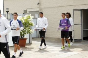 Keylor Navas, Morata, Lucas Vázquez, James y Marcelo fueron los encargados de presentar en Nueva York la tercera equipación del Real Madrid.











