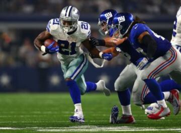 Una de las incógnitas de la noche era el juego de carrera de Dallas después de haber perdido a su corredor estrella de las últimas temporadas, DeMarco Murray. Lo sustituyeron por la troika compuesta por Joseph Randle (en la foto), el veterano Darren McFadden y Lance Dunbar. Randle fue el titular y el más fructífero de los tres, logrando 65 yardas de carrera en 16 intentos, además de recivir tres pases para otras 42 yardas. McFadden se quedó en 16 yardas de carrera y una recepción para otras 19.