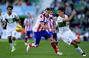 Mario Mandzukic y Enzo Roco.