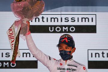 El ciclista colombiano Egan Bernal del Team INEOS Grenadiers ganó la novena etapa del Giro de Italia 2021 y es el nuevo líder de la clasificación general.