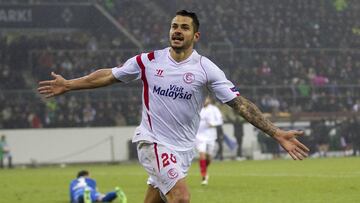 Vitolo celebra un gol de Europa League con Gameiro.