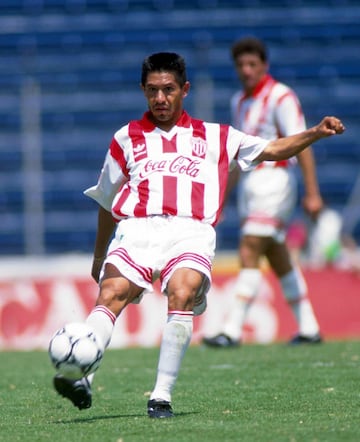 El capitán de los Rayos en la década de los 90. Su juego lo llevó a la selección, a ser mundialista en USA 94.