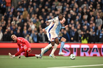 Jackson marca a porter¨ªa vac¨ªa el 0-3 tras el malentendido de Danielson y Rinne.