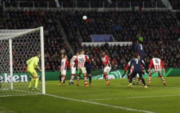 Secuencia del gol anulado a Godín