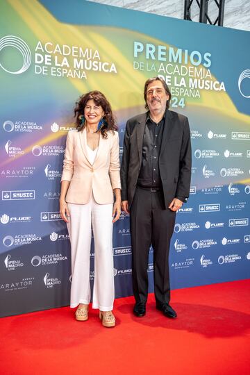 La Ministra de Igualdad, Ana Redondo, posa en la alfombra roja de los Premios de la Academia de la Música.