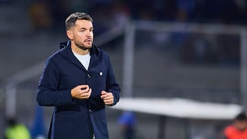 Nicolas Larcamon head coach of Cruz Azul during the semi-finals first leg match between Cruz Azul and Tigres UANL, as part of the Liga BBVA MX, Torneo Apertura 2025 at Olimpico Universitario Stadium, on December 03, 2025 in Mexico City, Mexico.