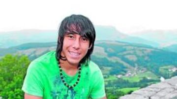 <b>PRESENTADO. </b>Sarmiento, posando en Santander, antes de fichar por el Girona.