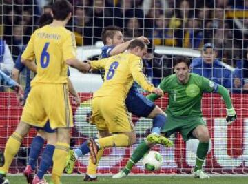 Partido de ida Ucrania-Francia. 1-0. Zozulia marca el primer tanto.