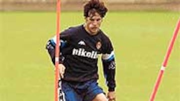 <B>DECISIVO</B>. Espadas ayudó con dos goles a ganar en Jerez.