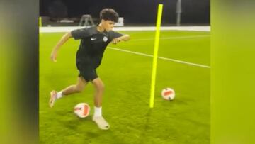 El hijo del astro portugués cada vez sorprende más a los usuarios en redes, los cuales comentan la gran precisión del chico con los tiros de larga distancia.