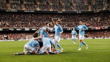 VALENCIA, 17/01/2024.- Los jugadores del Celta celebran el primer gol ante el Valencia, durante el partido de los octavos de final de la Copa del Rey de fútbol que Valencia CF y Celta de Vigo disputan este miércoles en el estadio de Mestalla. EFE/Manuel Bruque
