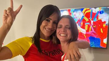 La imagen de Begoña Villacís celebrando la Eurocopa con Toño Sanchís y Macarena Gómez