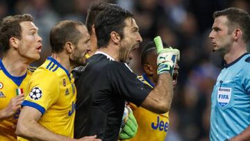 Gianluigi Buffon confronts referee Michael Oliver in the Champions League quarter final clash against Real Madrid