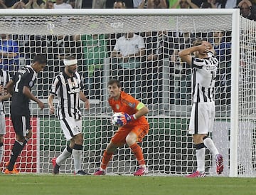Iker Casillas portero del Real Madrie durante un partido de semifinales de Champions League frente a la Juventus el 5 de mayo de 2015