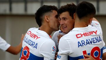 Futbol, Union La Calera vs Universidad Catolica.
Fecha 30, campeonato Nacional 2023.
El jugador de Universidad Catolica Gonzalo Tapia celebra su gol contra Union La Calera durante el partido de primera division disputado en el estadio Nicolas Chahuan de La Calera, Chile.
09/12/2023
Andres Pina/Photosport

Football, Union La Calera vs Universidad Catolica.
30th turn, 2023 National Championship.
Universidad Catolica’s player Gonzalo Tapia celebrates after scoring against Union La Calera during the first division match at the Nicolas Chahuan stadium in La Calera, Chile.
09/12/2023
Andres Pina/Photosport