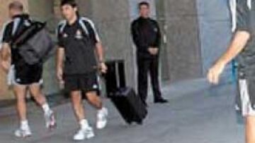 <b>EN EL HOTEL. </b>Ronie llegó con sus compañeros entrada la noche.