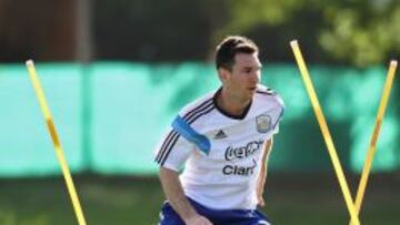 Los colores de Argentina patrocinan la cura de Leo Messi