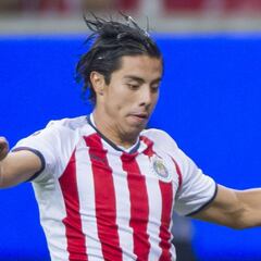 Benjamín Galindo Jr. vuelve a protagonizar error en defensa de Chivas
