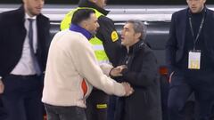 Fuerte discusión entre Valverde y Eder Sarabia al final del partido... que acabó en son de paz