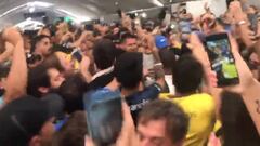 La locura se desató cuando llegó Riquelme: en medio del caos, Román votó en La Bombonera