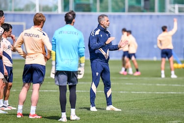 Gaizka Garitano: “El equipo hace lo que tiene que hacer para ganar en cada momento”