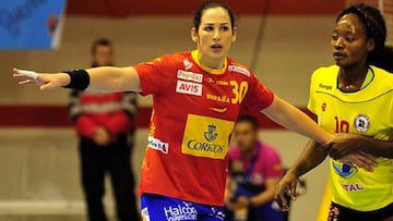 Patricia Elorza, durante un partido con la selección española de balonmano.
