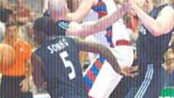 <b>SIN CONCESIONES. </b>Tau y Real se están fajando al límite.