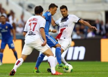 Ozil y Thiago Motta.