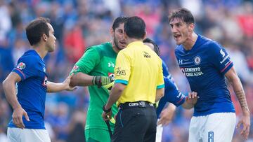 El árbitro José Alfredo Peñaloza señaló una mano de Enzo Roco dentro del área después de un disparo de Funes Mori y los analistas se expresaron al respecto.