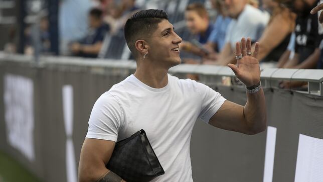 Alan Pulido advierte: “No vengo de paseo”