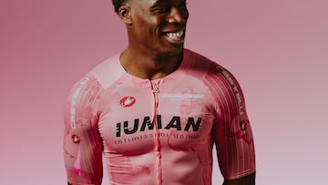 Imagen de la nueva maglia rosa de líder del Giro e Italia 2025.