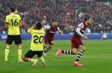 Danny Ings celebra su gol ante el Burnley.