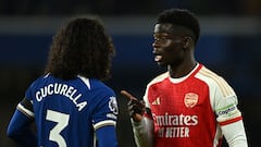 Chelsea's Spanish defender #03 Marc Cucurella (L) and Arsenal's English midfielder #07 Bukayo Saka (R) have words during the English Premier League football match between Chelsea and Arsenal at Stamford Bridge in London on October 21, 2023. (Photo by JUSTIN TALLIS / AFP) / RESTRICTED TO EDITORIAL USE. No use with unauthorized audio, video, data, fixture lists, club/league logos or 'live' services. Online in-match use limited to 120 images. An additional 40 images may be used in extra time. No video emulation. Social media in-match use limited to 120 images. An additional 40 images may be used in extra time. No use in betting publications, games or single club/league/player publications. / 