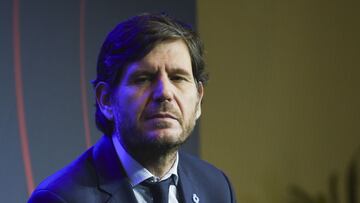 Mateu Alemany en la presentación de Alves como jugador del Barcelona.
