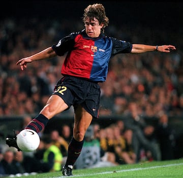 El 2 de octubre de 1999, Carles Puyol debutó con el primer equipo del FC Barcelona en el José Zorrilla contra el Real Valladolid. El defensa entró en el minuto 55 de partido sustituyendo a Simao Sabrosa en un partido que acabaría con victoria por 0-2 contra los blanquivioletas. El entrenador que le dio la alternativa fue el holandés Louis Van Gaal.