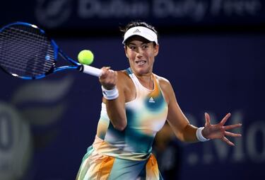 Badosa regresa oxidada y Muguruza sufre en su estreno